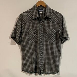 Wrangler western shirts Men's Gray Checkered Button Down Shirt